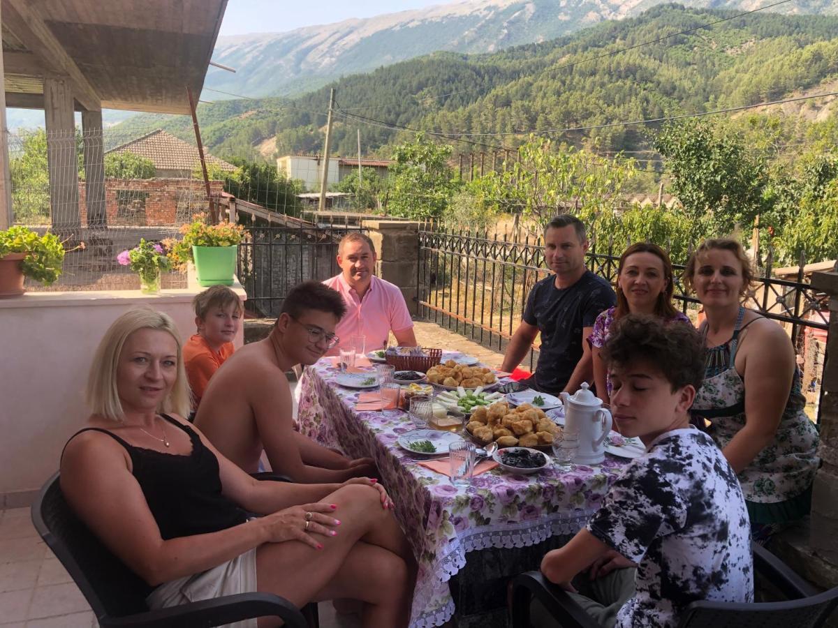Adriatik Guesthouse Përmet Екстериор снимка