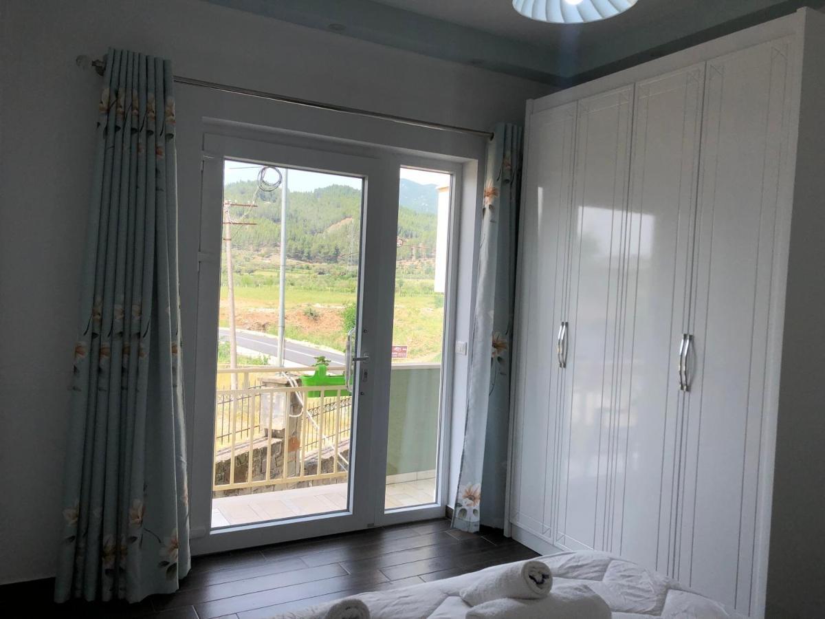 Adriatik Guesthouse Përmet Екстериор снимка