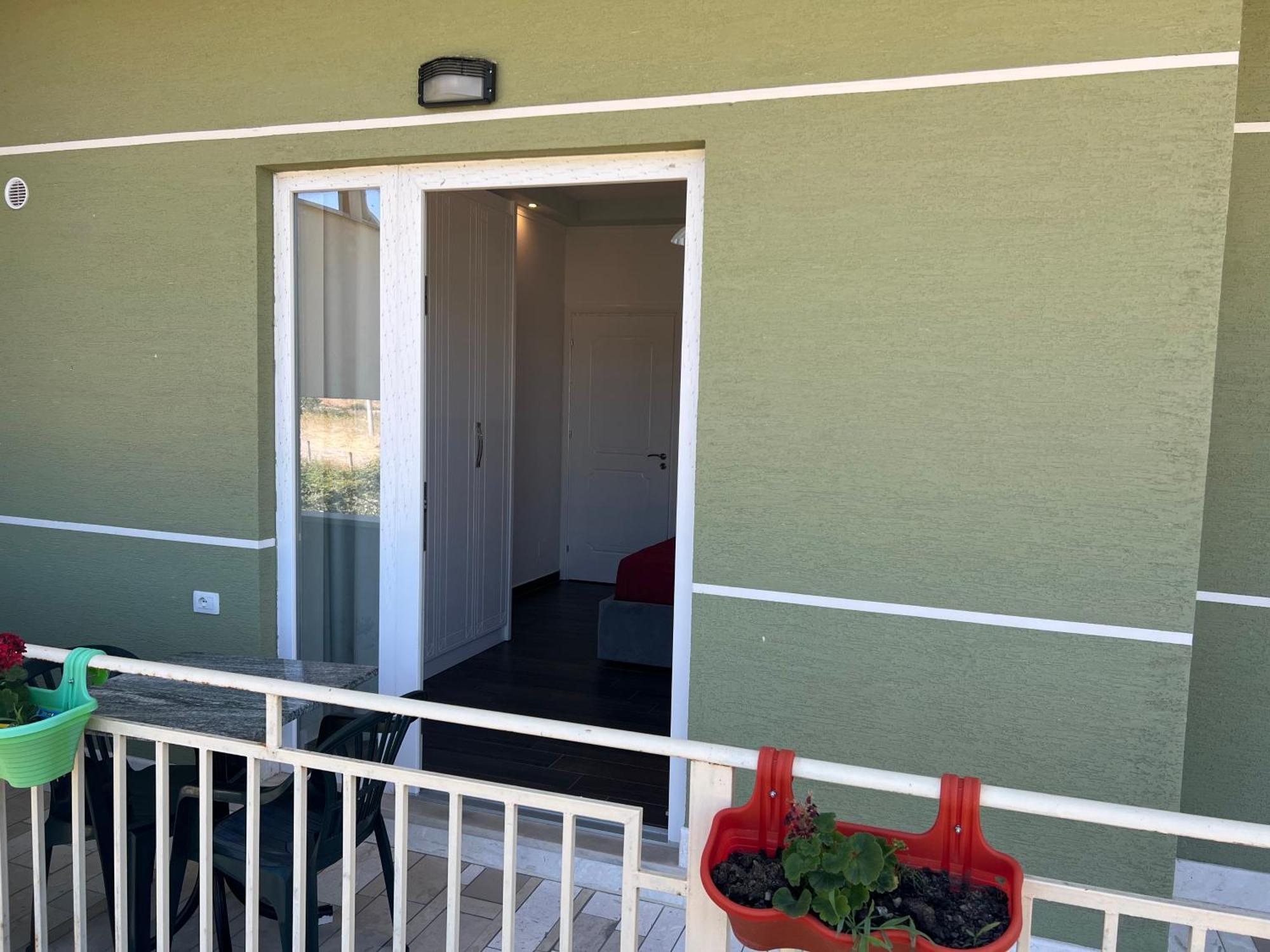 Adriatik Guesthouse Përmet Екстериор снимка