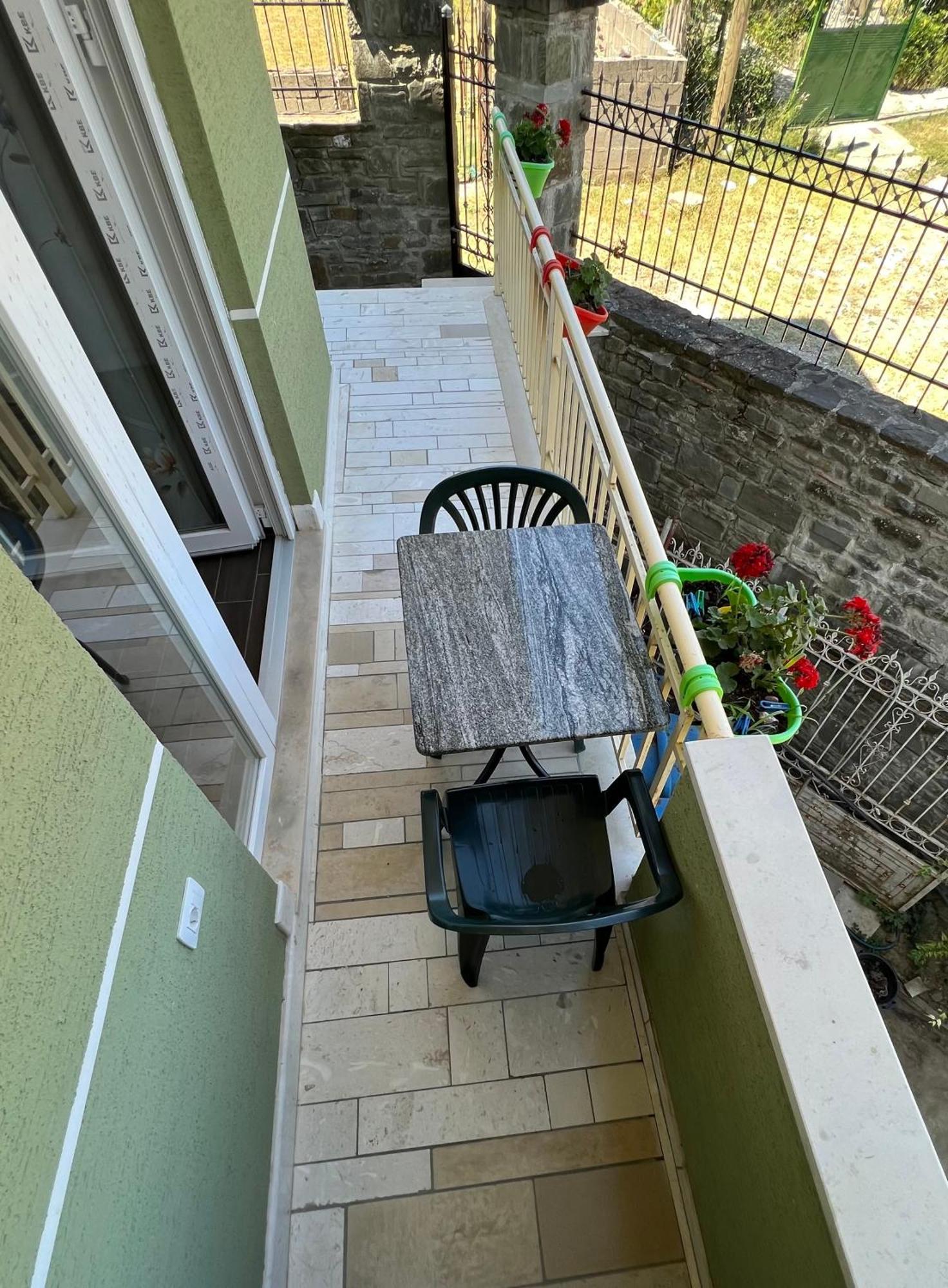 Adriatik Guesthouse Përmet Екстериор снимка