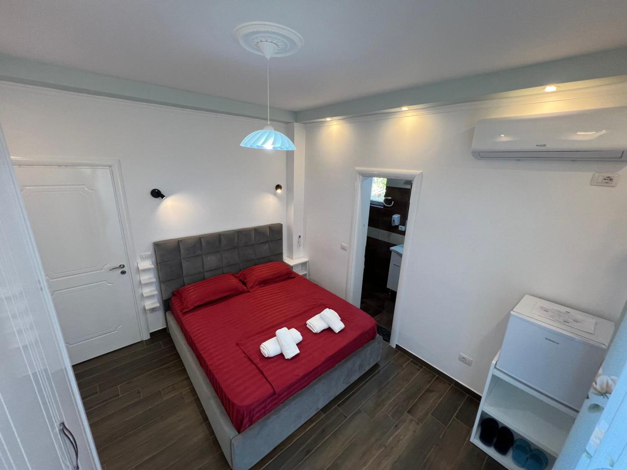 Adriatik Guesthouse Përmet Екстериор снимка