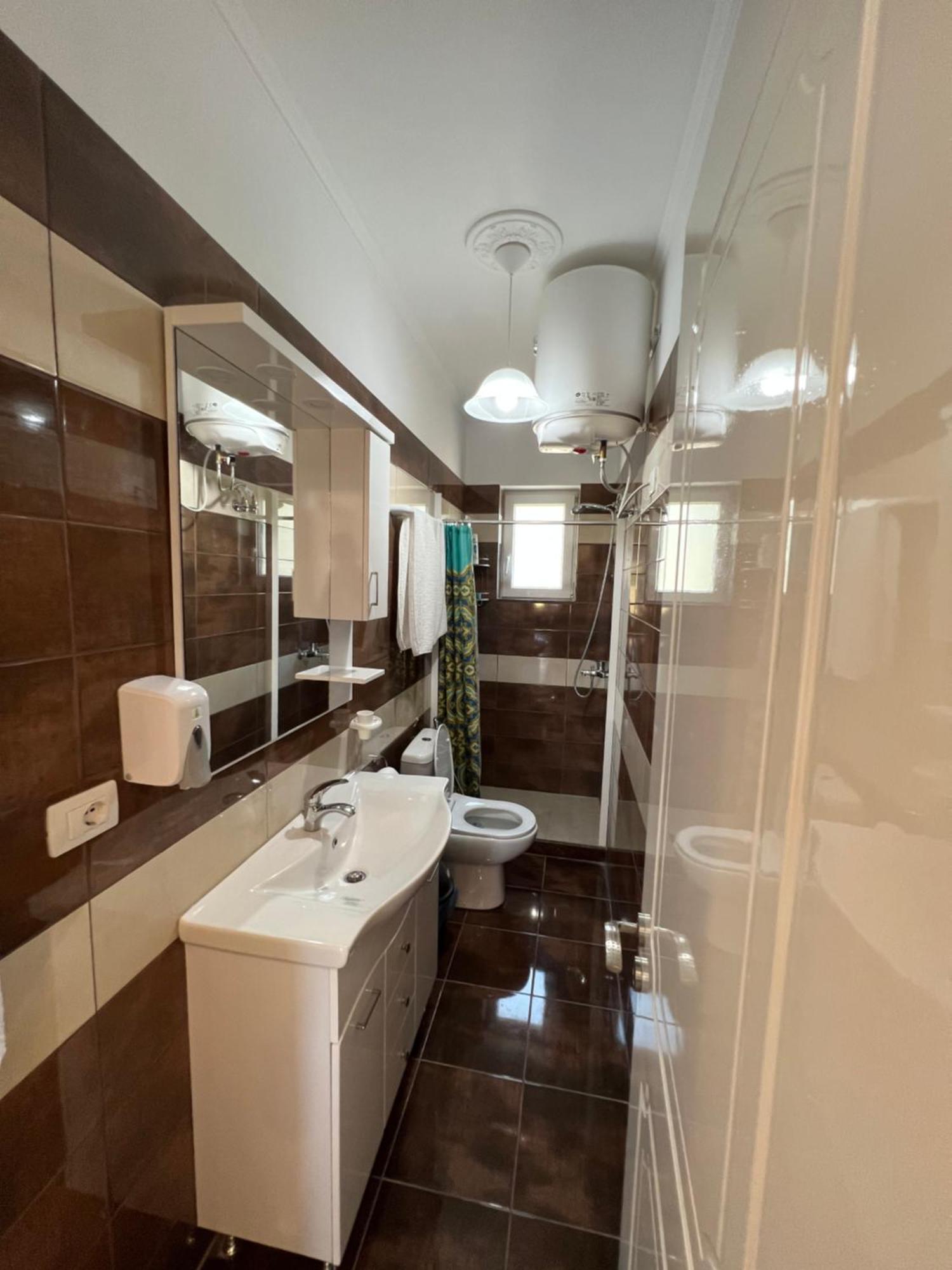 Adriatik Guesthouse Përmet Екстериор снимка