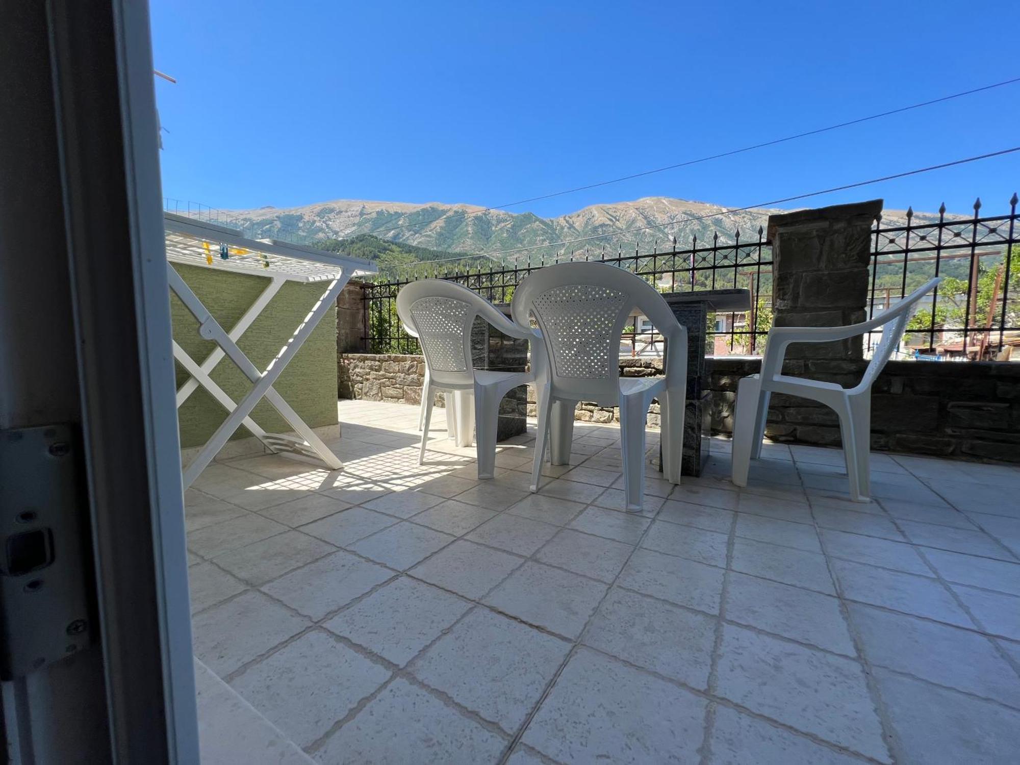 Adriatik Guesthouse Përmet Екстериор снимка
