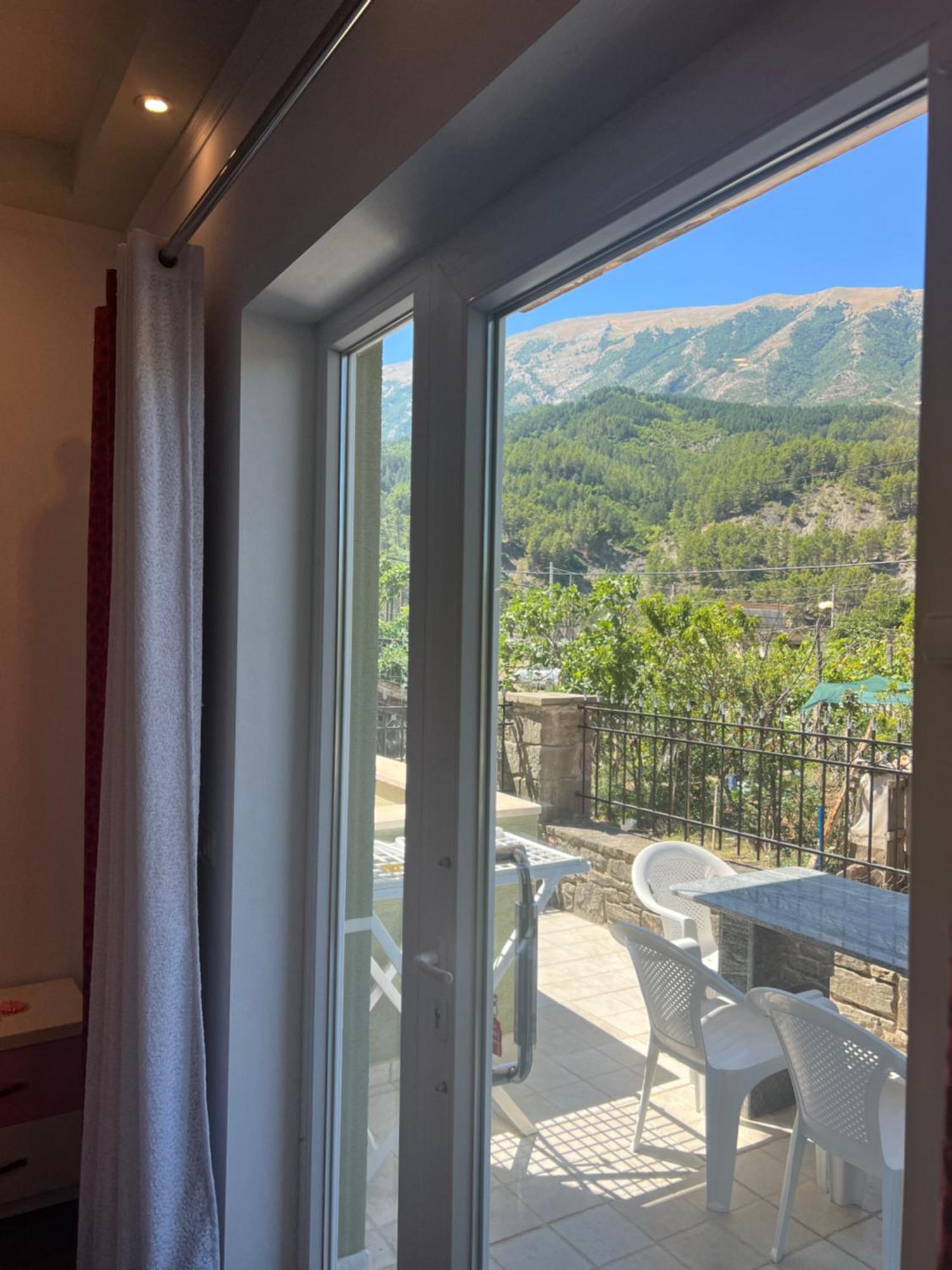 Adriatik Guesthouse Përmet Екстериор снимка