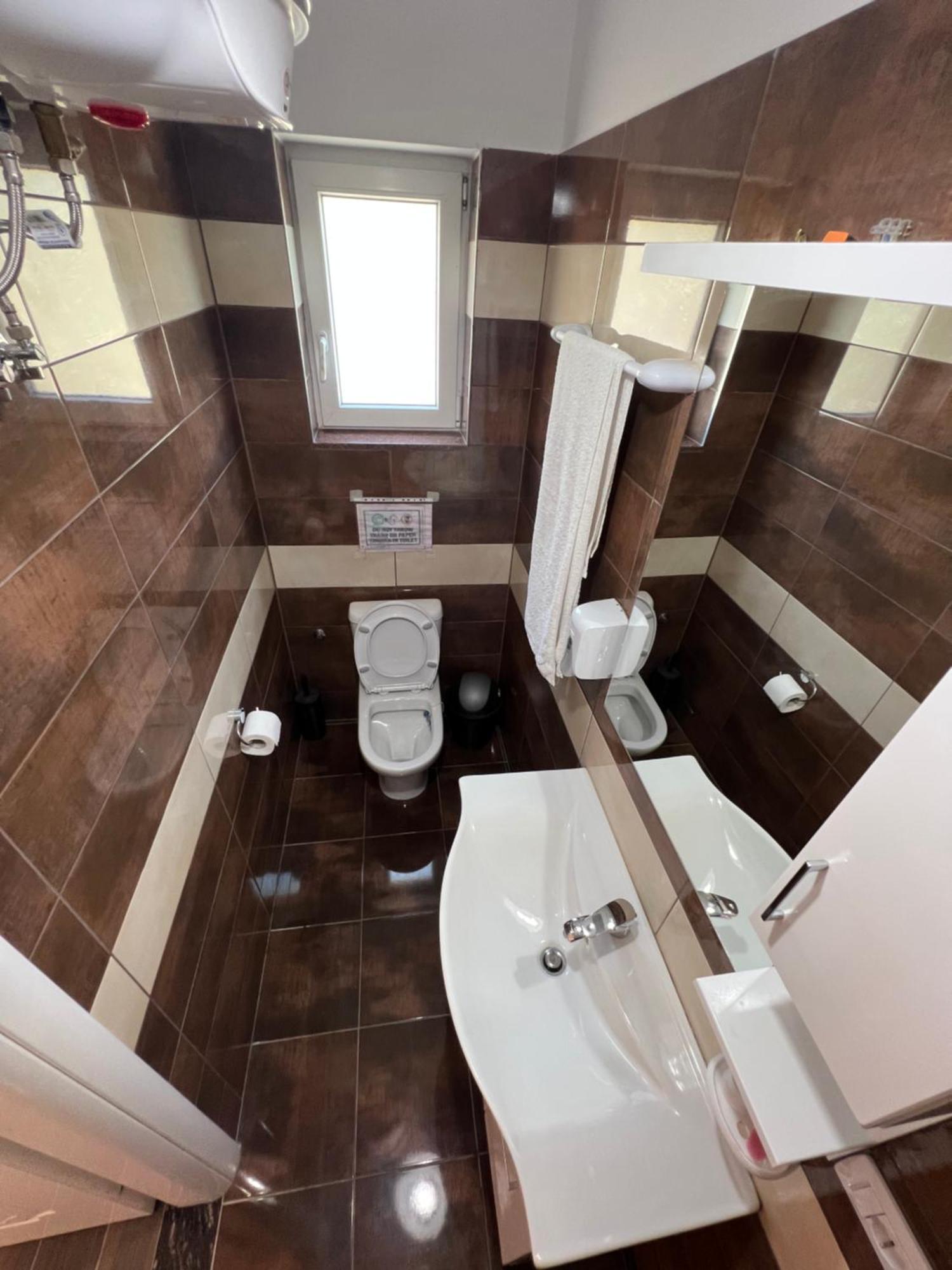 Adriatik Guesthouse Përmet Екстериор снимка