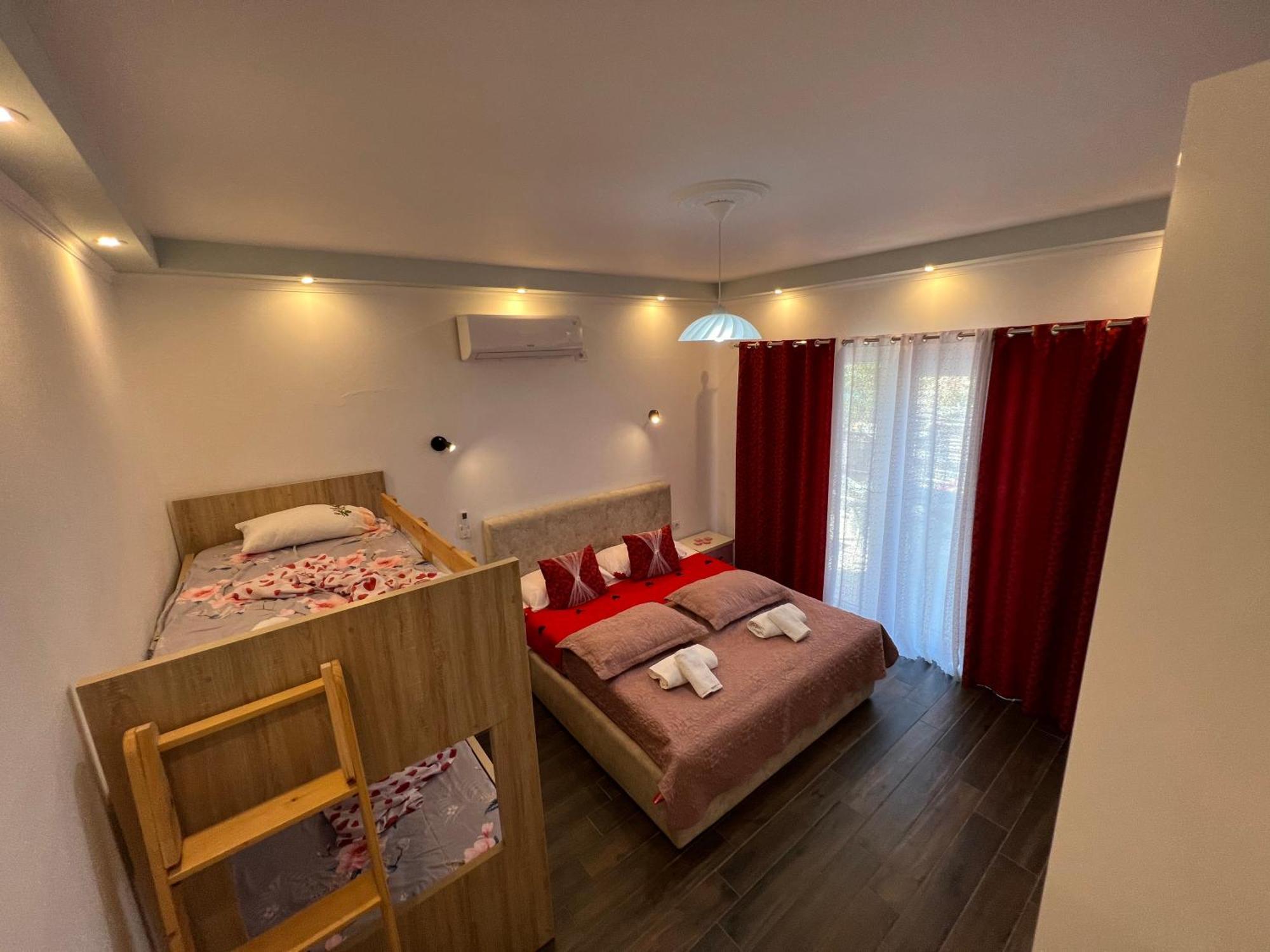 Adriatik Guesthouse Përmet Екстериор снимка
